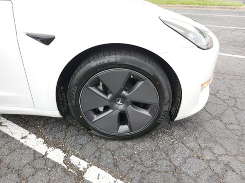 Used 2023 Tesla Model 3 Standard Range RWD image 11