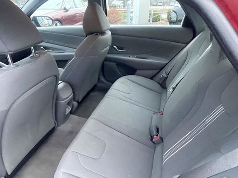 Used 2025 Hyundai Elantra SEL image 14