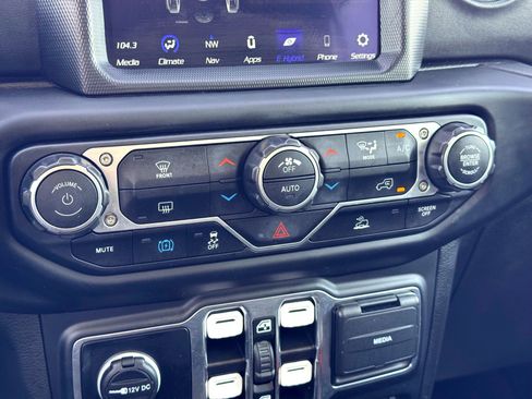 Used 2023 Jeep Wrangler Unlimited Sahara image 28