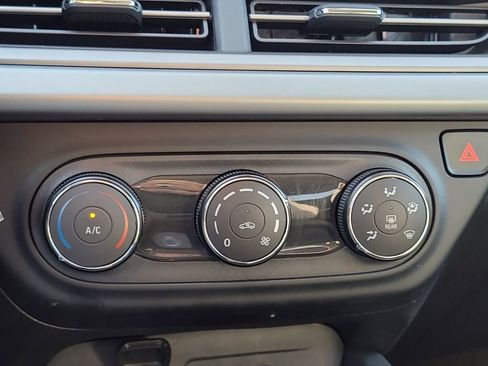 Used 2025 Chevrolet Trax LS image 18