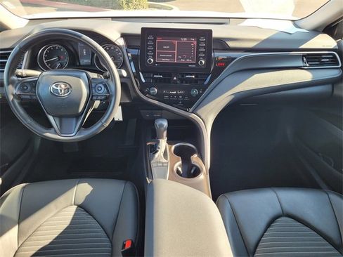 Used 2024 Toyota Camry SE image 9