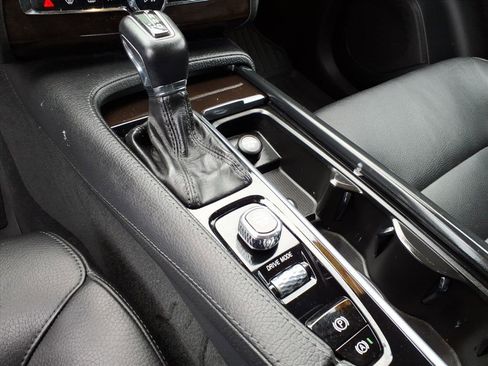 Used 2018 Volvo XC90 T6 Momentum w/ Momentum Plus Package image 22