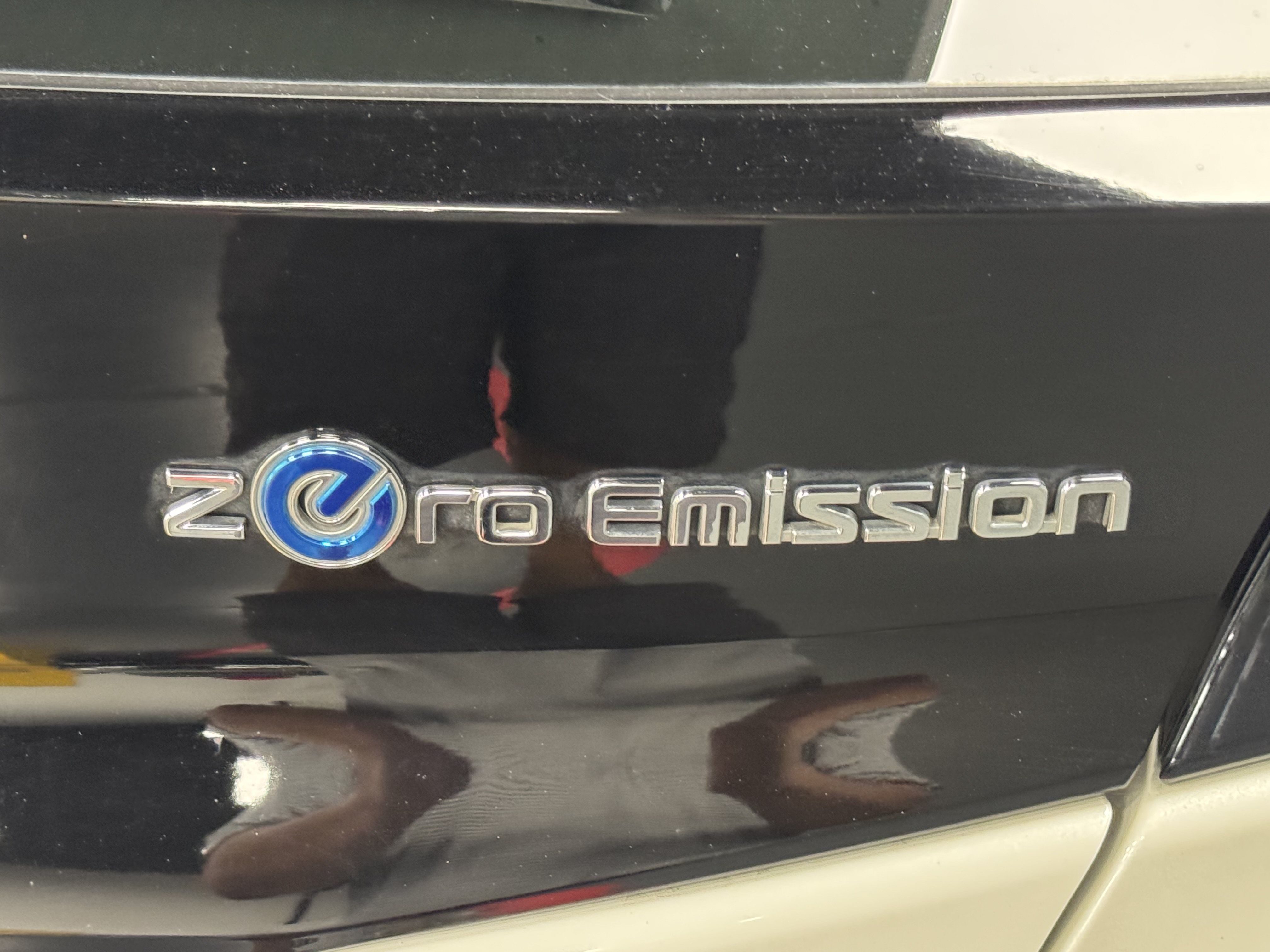 Used 2018 Nissan Leaf SV w/ SV Technology Package FWD image 10