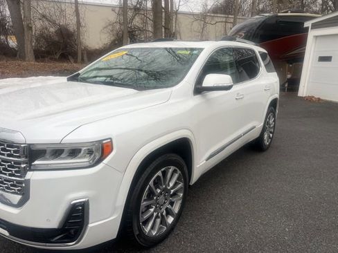 Used 2022 GMC Acadia Denali w/ Denali Technology Package image 2