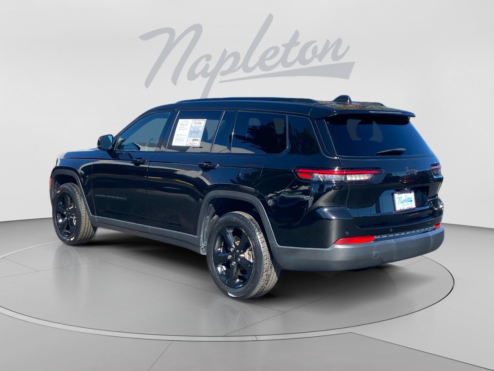 Used 2023 Jeep Grand Cherokee L Laredo RWD image 3