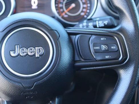 Used 2022 Jeep Wrangler Unlimited Sport AWD/4WD image 18
