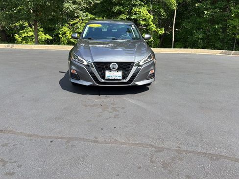 Used 2021 Nissan Altima 2.5 SV w/ SV Premium Package FWD image 2