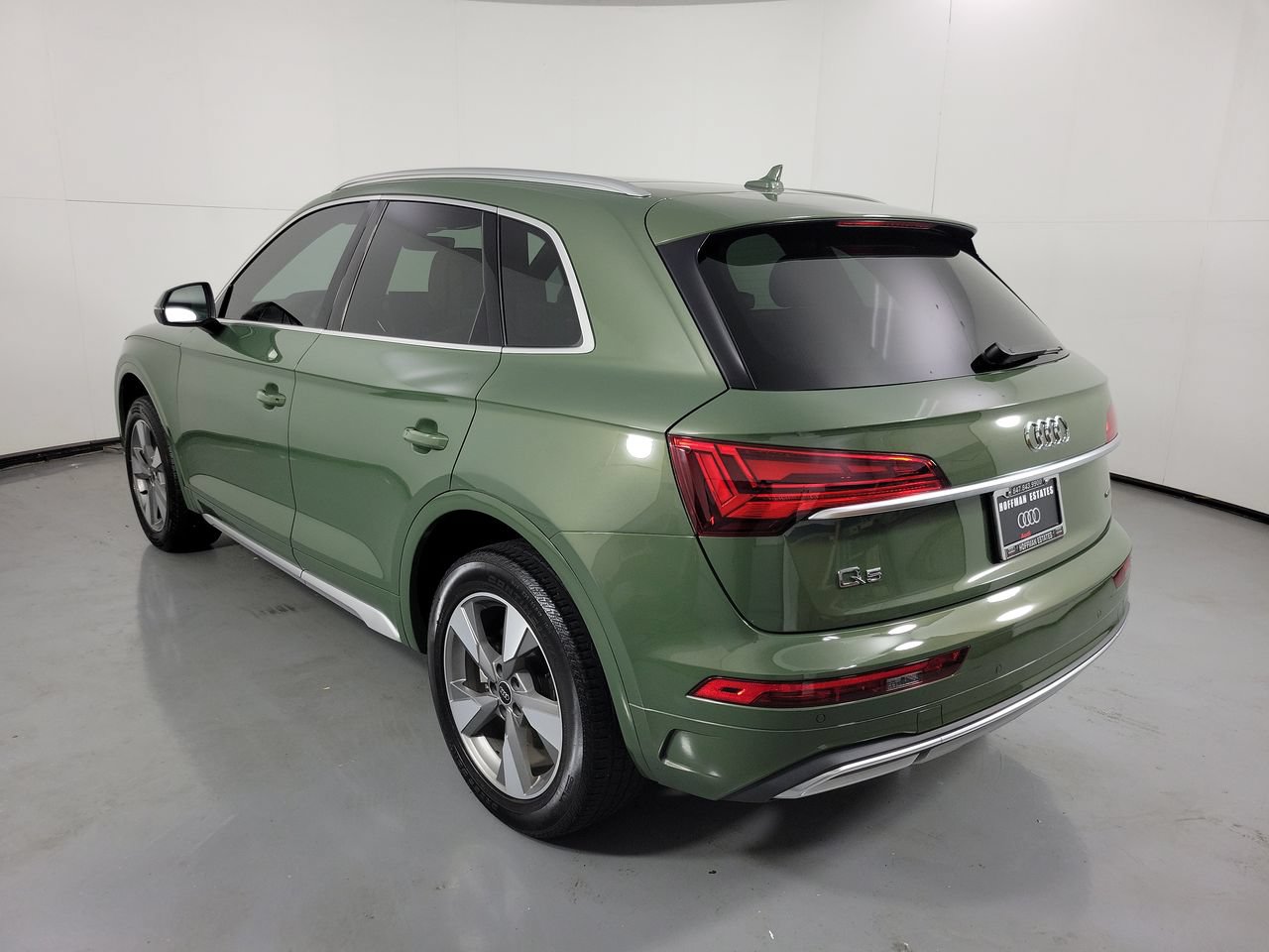 Used 2023 Audi Q5 2.0T Premium Plus w/ Premium Plus Package AWD/4WD image 3