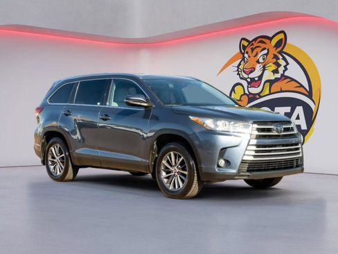 Used 2019 Toyota Highlander XLE image 3