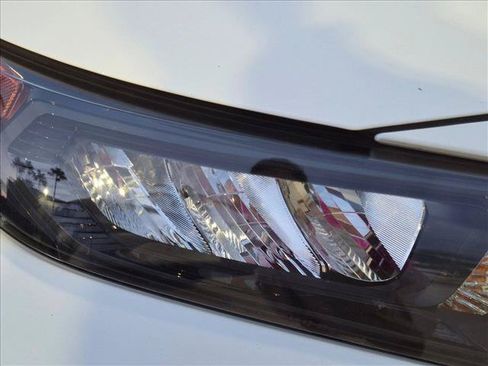 Used 2020 Toyota RAV4 LE FWD image 7