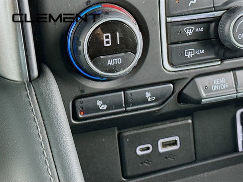 Used 2022 Chevrolet Suburban Z71 image 23