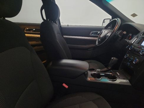 Used 2017 Ford Explorer XLT FWD image 21