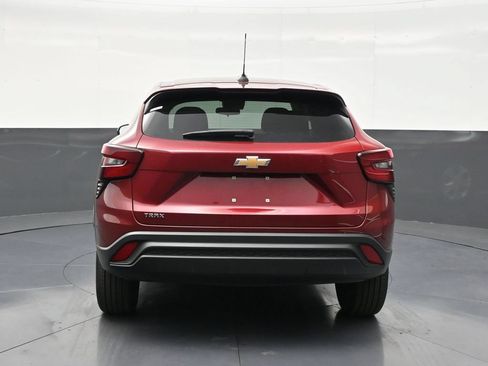 Used 2025 Chevrolet Trax LS FWD image 4