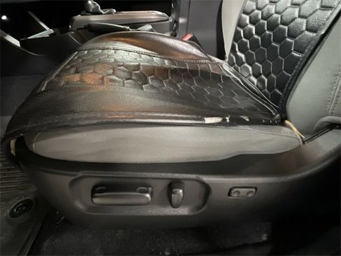 Used 2022 Toyota Tacoma SR5 w/ Technology Package image 18