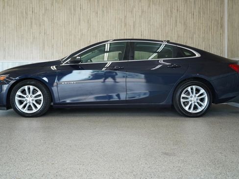 Used 2016 Chevrolet Malibu Hybrid w/ Leather Package FWD image 5