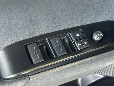 Used 2025 Toyota Camry SE FWD image 14