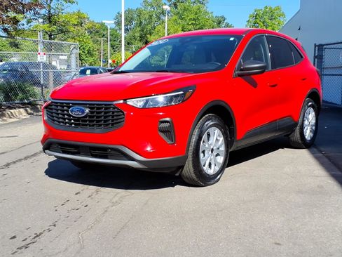 Certified 2024 Ford Escape Active w/ Tech Pack #1 AWD/4WD image 3