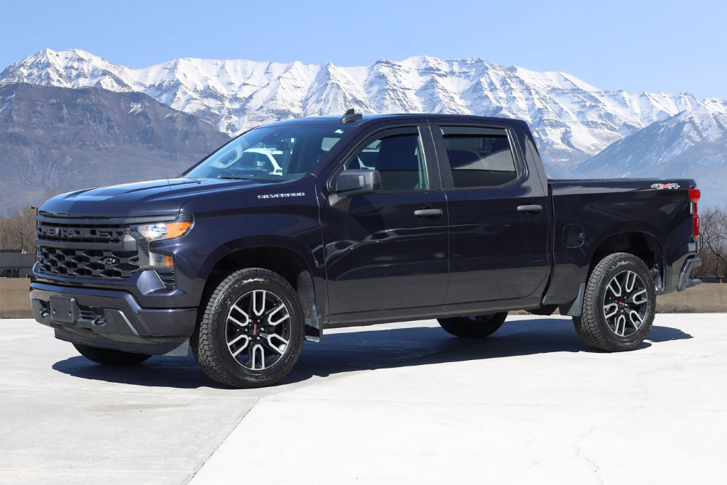 Used 2022 Chevrolet Silverado 1500 Custom AWD/4WD image 2