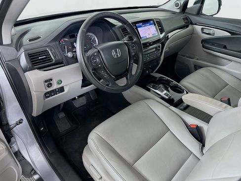 Used 2018 Honda Pilot Touring image 9