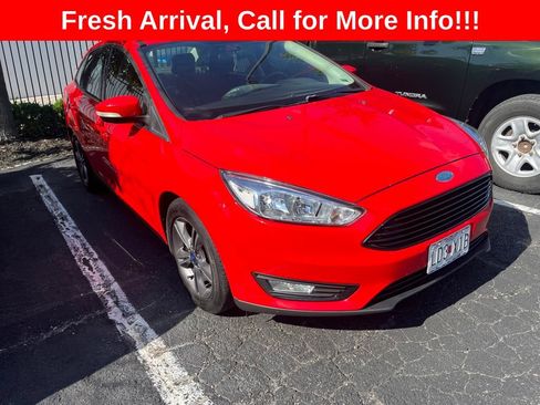 Used 2017 Ford Focus SE FWD image 1