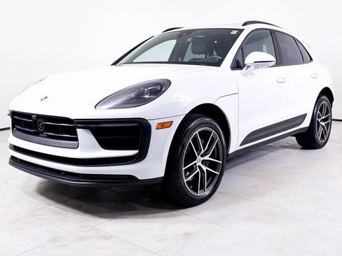 Certified 2024 Porsche Macan w/ Premium Plus Package image 1