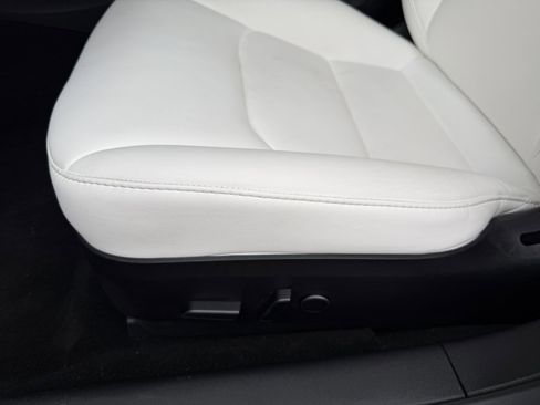 Used 2022 Tesla Model 3 Performance image 32