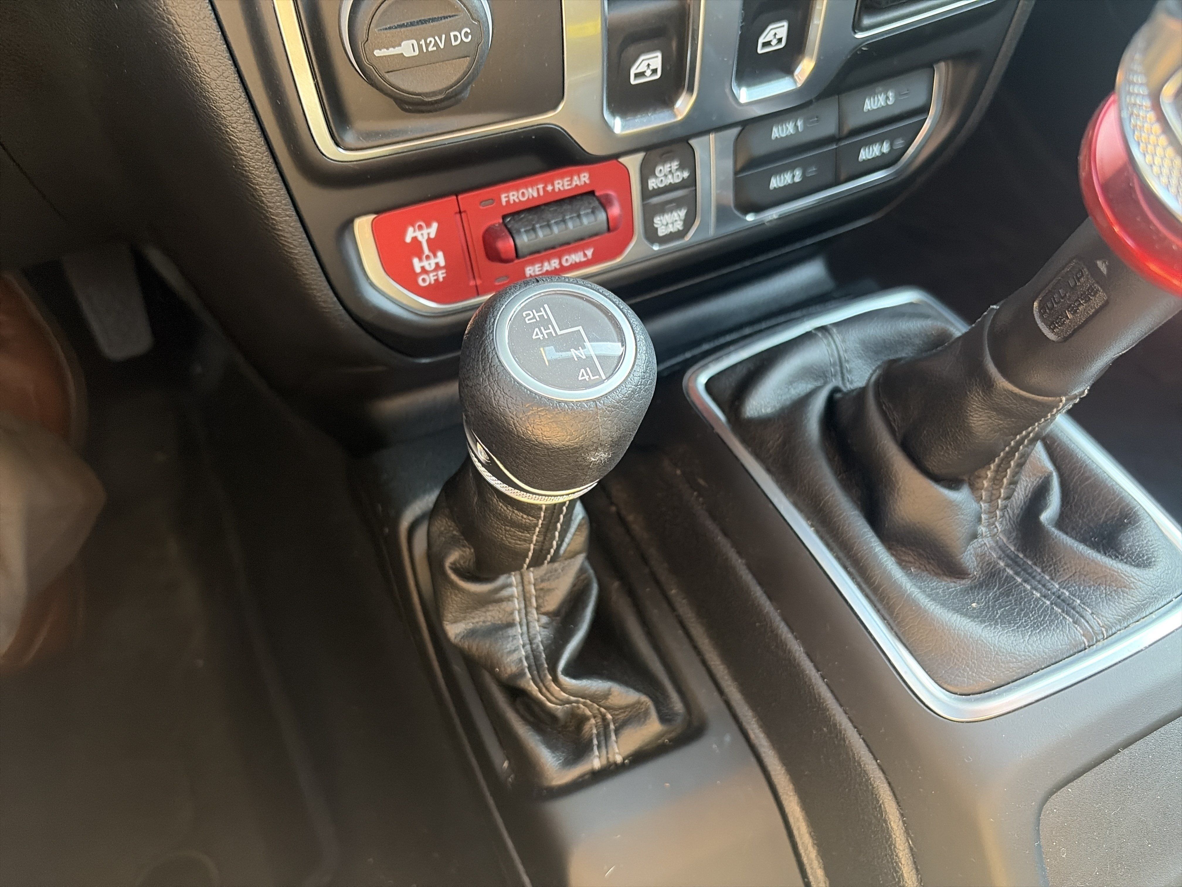 Used 2024 Jeep Wrangler Rubicon AWD/4WD image 36
