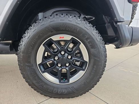 Used 2018 Jeep Wrangler Unlimited Rubicon w/ Dual Top Group AWD/4WD image 33