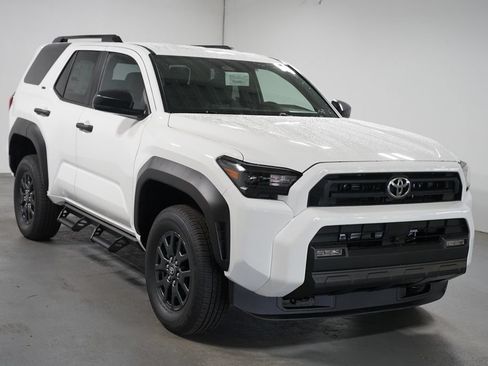 New 2026 Toyota 4Runner SR5 AWD/4WD image 3