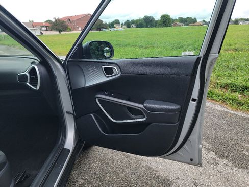 Used 2020 Kia Soul LX FWD image 28