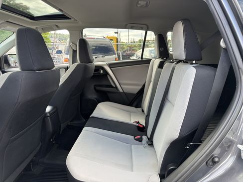 Used 2016 Toyota RAV4 XLE w/ Convenience Package AWD/4WD image 9