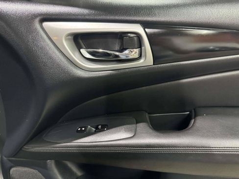 Used 2019 Nissan Pathfinder SV AWD/4WD image 55
