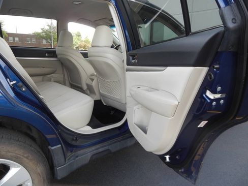 Used 2011 Subaru Outback 2.5i Premium w/ All-Weather Pkg AWD/4WD image 30