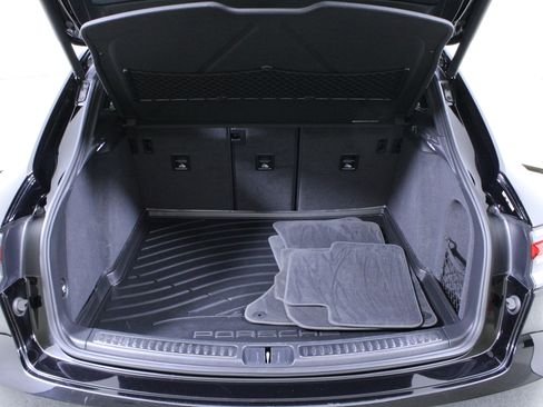 Used 2020 Porsche Macan image 10