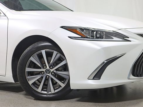 Used 2021 Lexus ES 300h w/ Accessory Package image 5