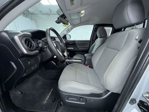 Used 2021 Toyota Tacoma SR5 AWD/4WD image 12