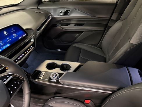 Used 2024 Cadillac Lyriq Tech RWD image 35