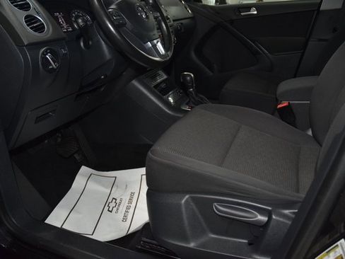 Used 2017 Volkswagen Tiguan Limited w/ Premium Package image 36