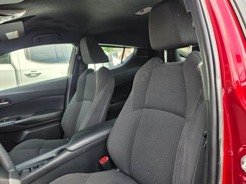 Used 2019 Toyota C-HR LE FWD image 21