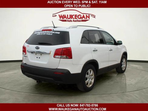 Used 2013 Kia Sorento LX w/ Convenience Pkg FWD image 3