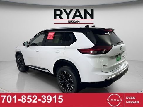 Certified 2025 Nissan Rogue Platinum w/ Tech Package image 9