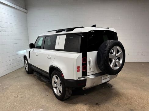 Used 2025 Land Rover Defender 110 S image 9