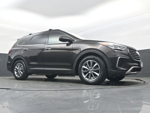 Used 2018 Hyundai Santa Fe SE image 22