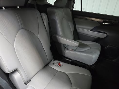 Used 2020 Toyota Highlander Limited AWD/4WD image 18