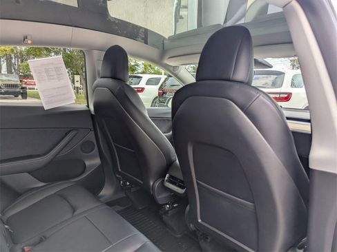Used 2021 Tesla Model Y Long Range image 12
