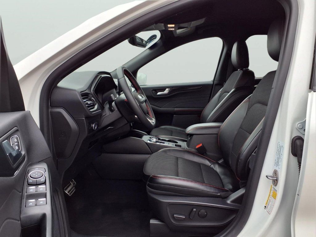 Used 2024 Ford Escape ST-Line w/ Tech Pack #1 AWD/4WD image 17