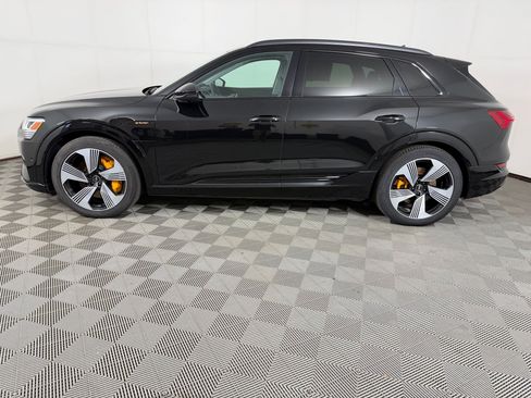 Used 2022 Audi e-tron Premium Plus w/ Premium Plus Package AWD/4WD image 2