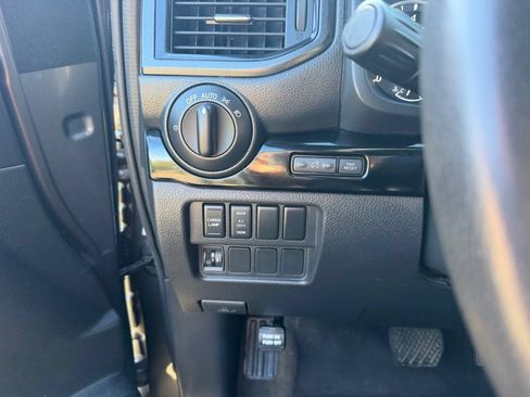 Used 2023 Nissan Titan SV w/ SV Convenience Package AWD/4WD image 14