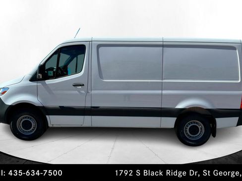 Used 2025 Mercedes-Benz Sprinter 2500 image 2