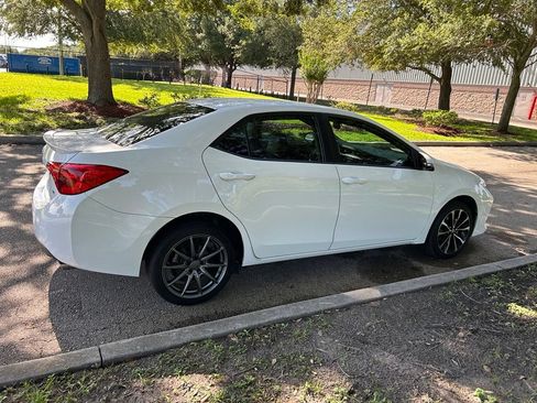 Used 2018 Toyota Corolla SE FWD image 6